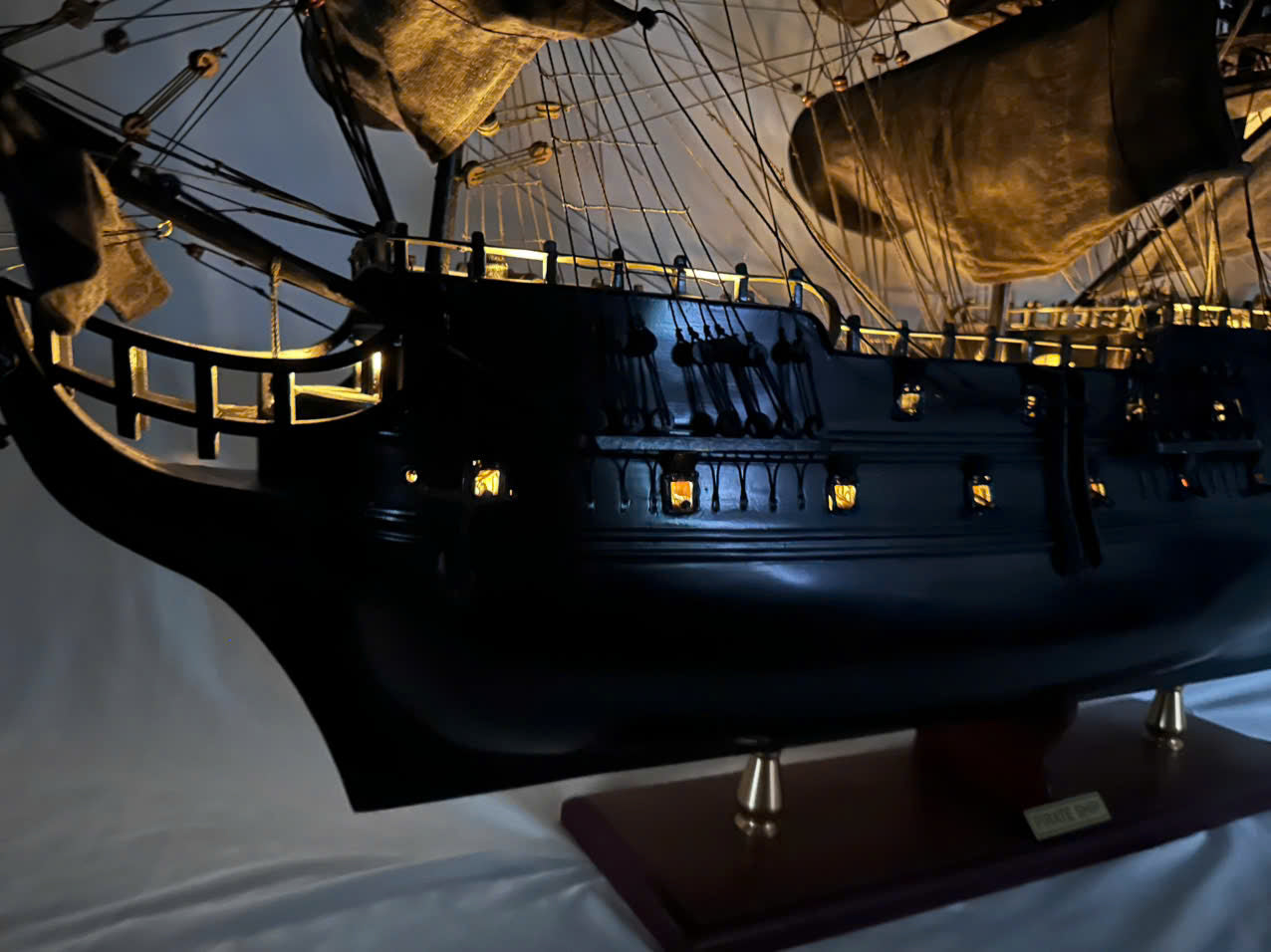 Pirate of the Caribbean — Legendary Pirate Ship Model
