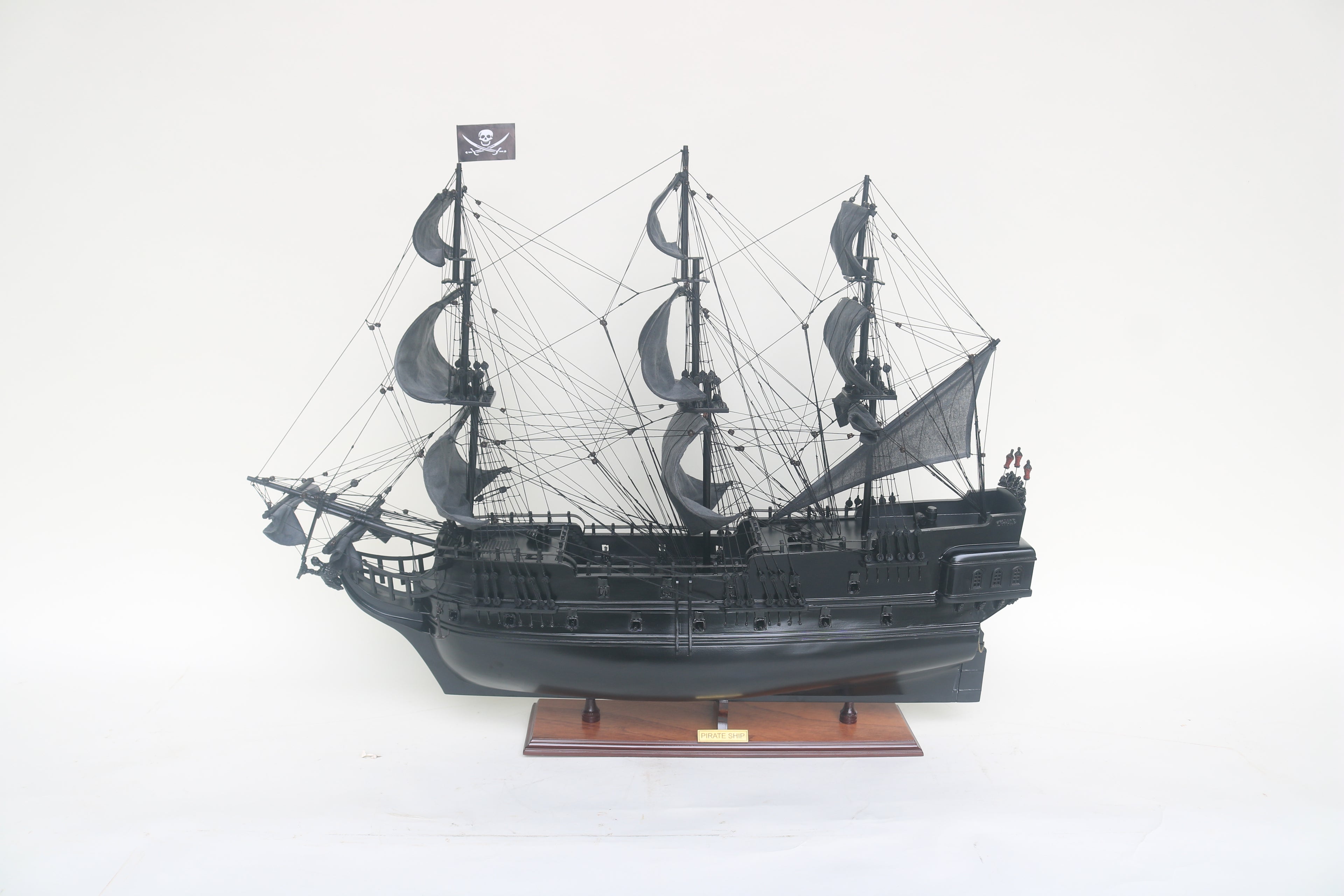 Pirate of the Caribbean — Legendary Pirate Ship Model