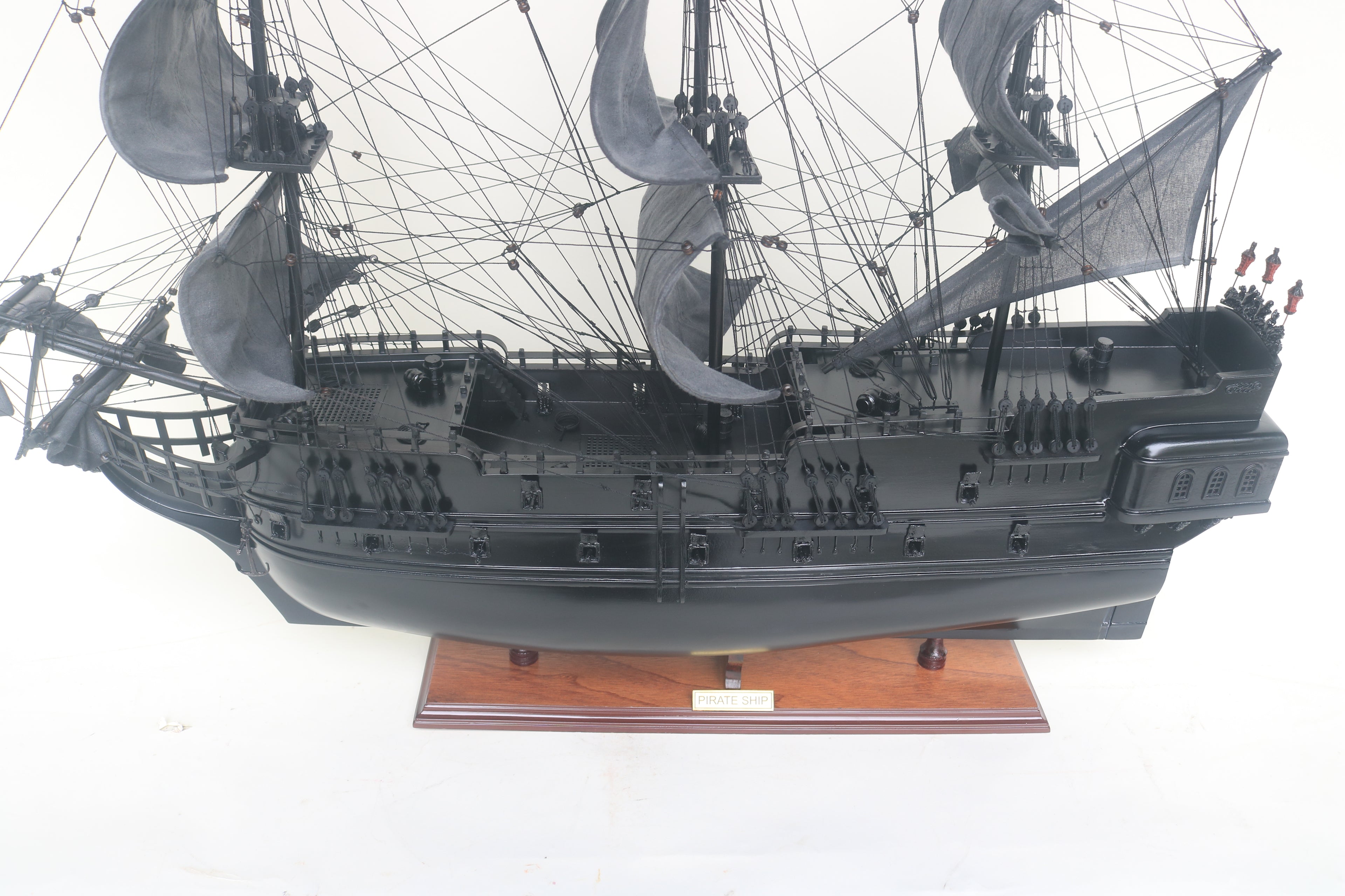 Pirate of the Caribbean — Legendary Pirate Ship Model