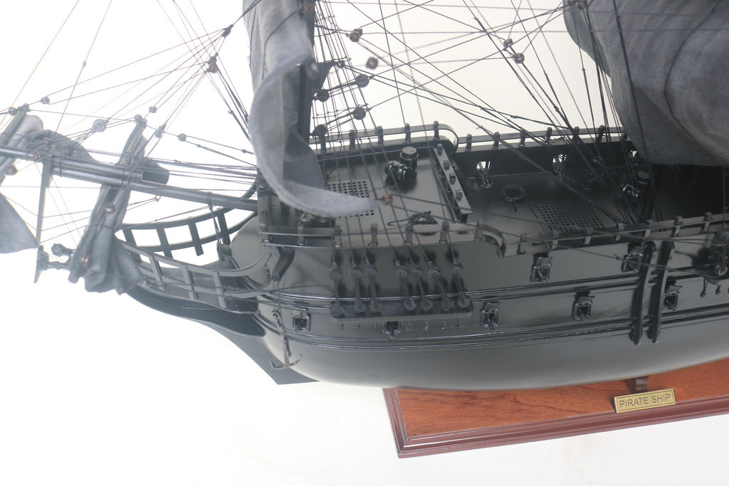 Pirate of the Caribbean — Legendary Pirate Ship Model