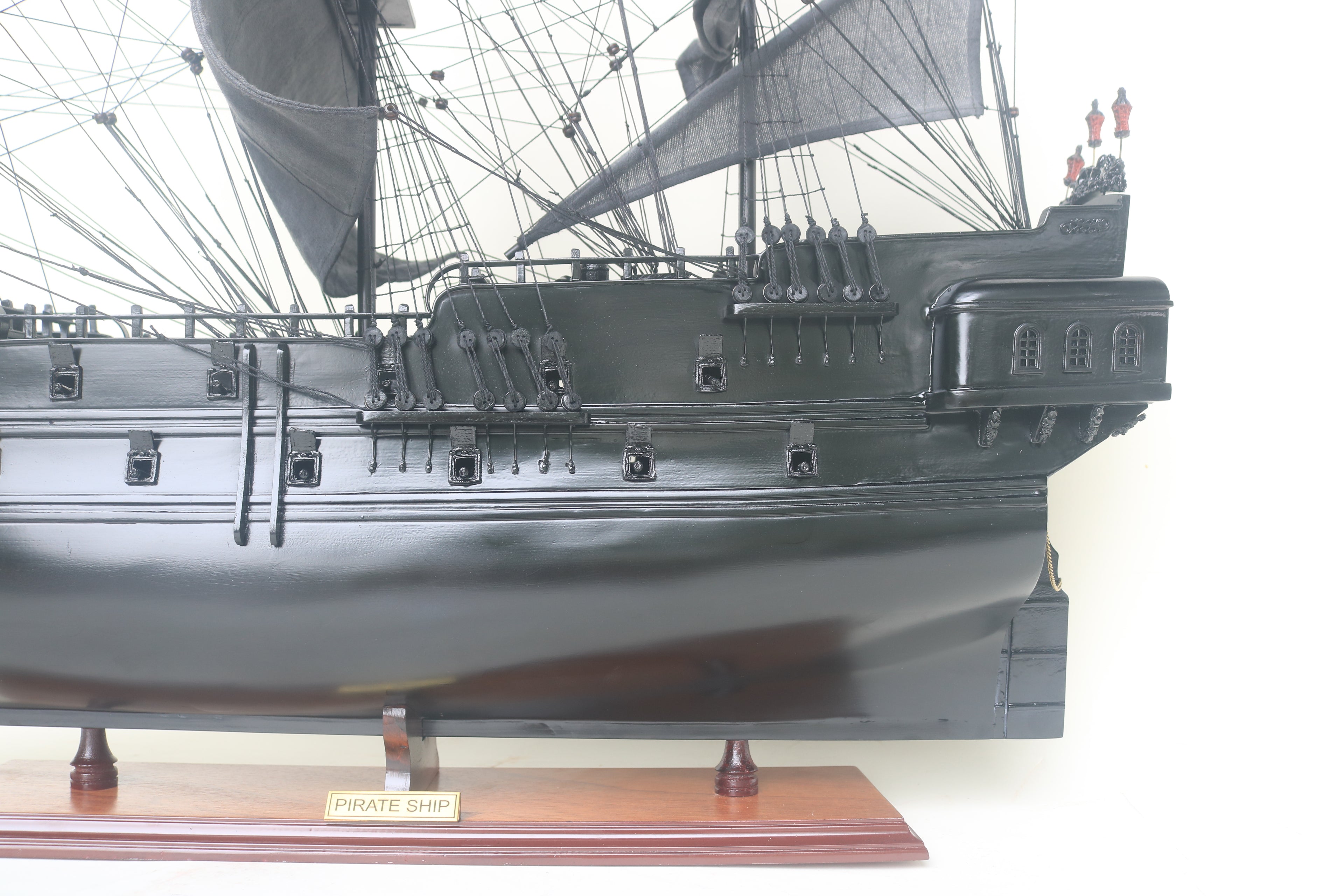 Pirate of the Caribbean — Legendary Pirate Ship Model