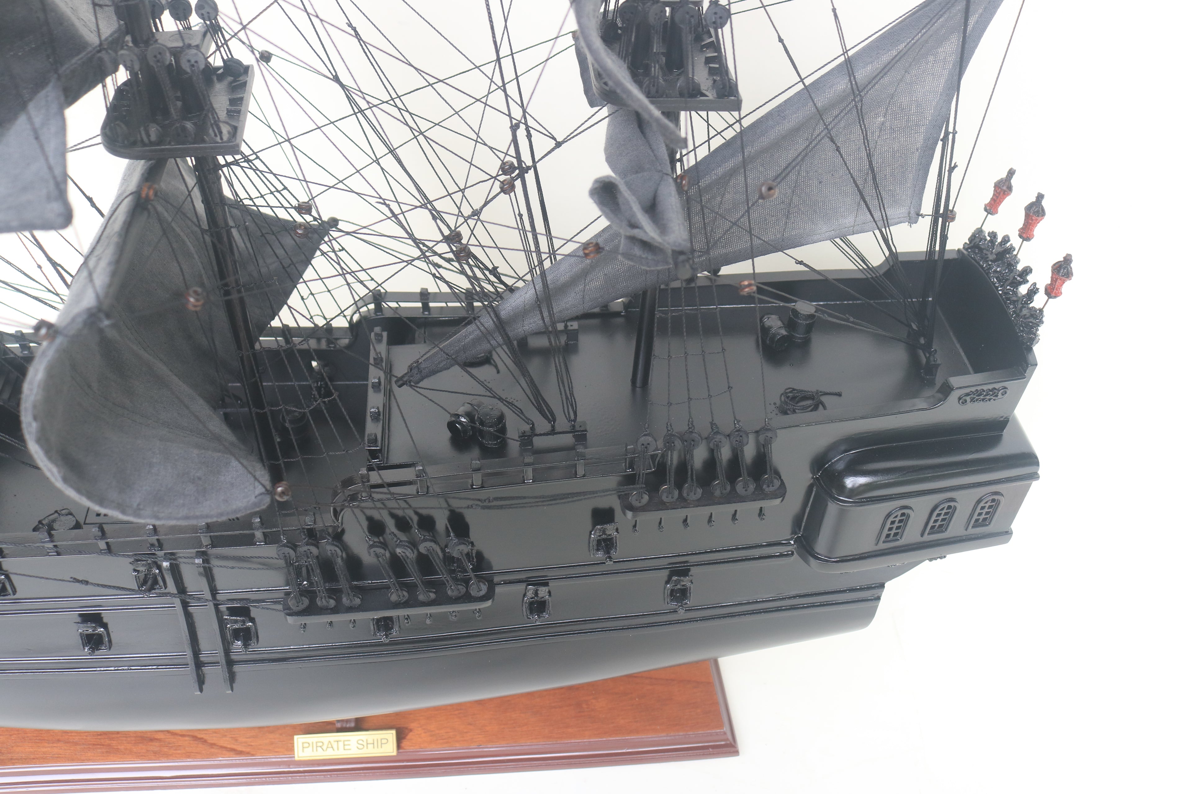 Pirate of the Caribbean — Legendary Pirate Ship Model