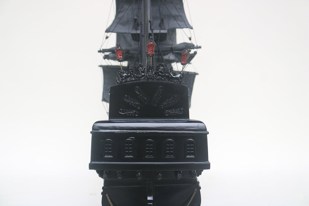 Pirate of the Caribbean — Legendary Pirate Ship Model