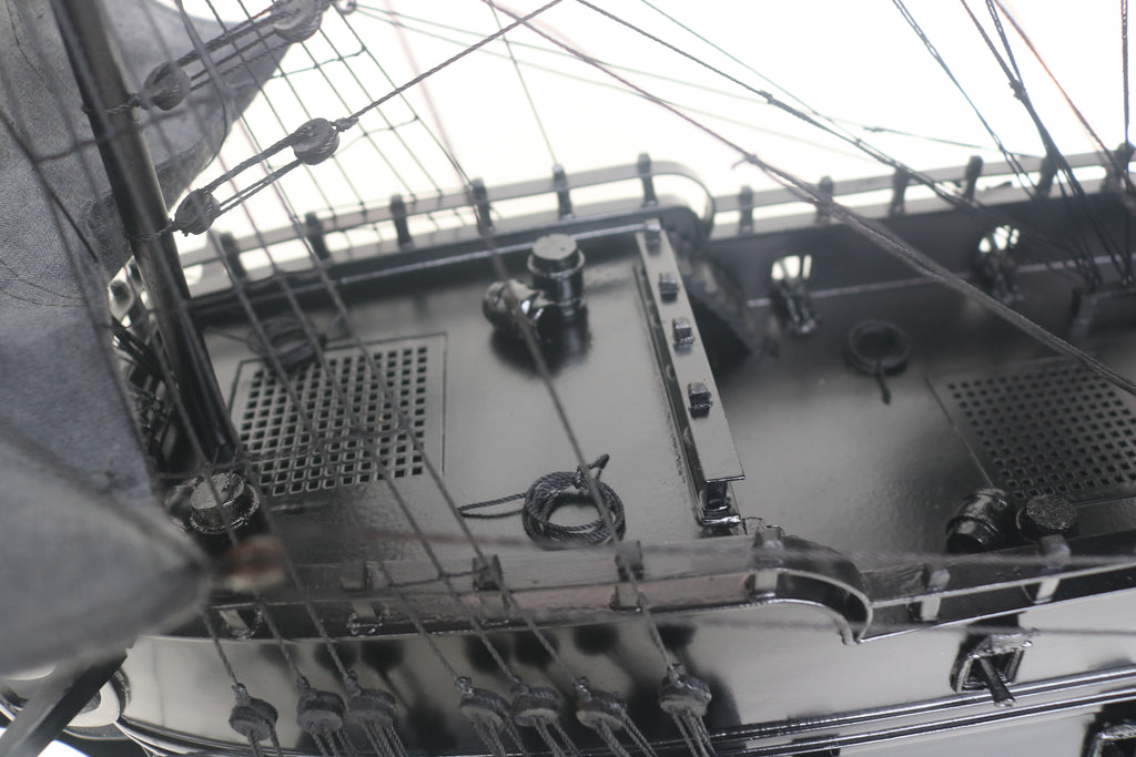Pirate of the Caribbean — Legendary Pirate Ship Model